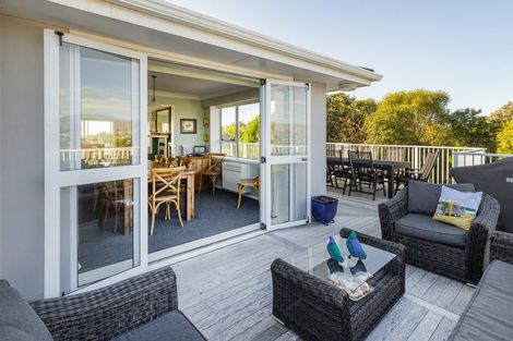 Photo of property in 8 Ara Kuaka, Waikanae Beach, Waikanae, 5036