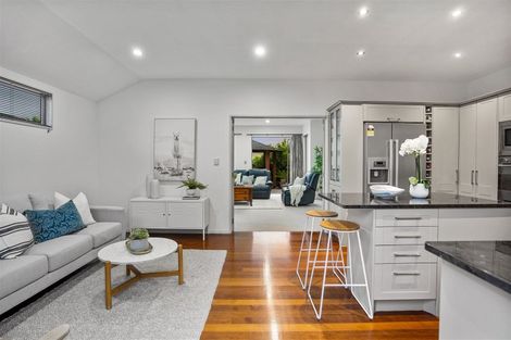 Photo of property in 23 East Coast Road, Milford, Auckland, 0620