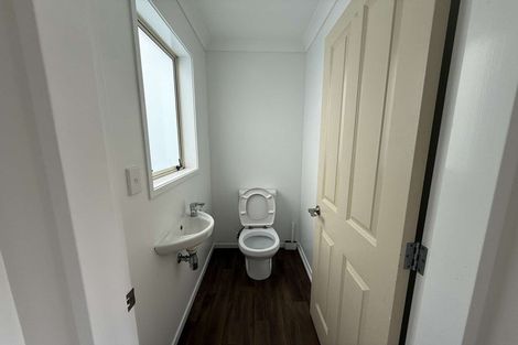 Photo of property in 40c Ruskin Road, Newlands, Wellington, 6037