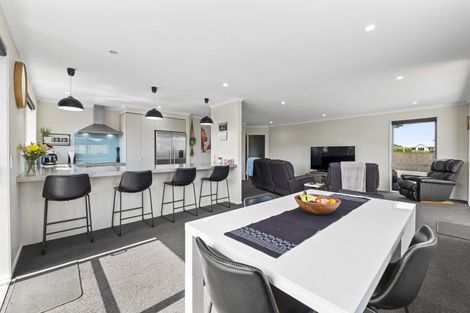 Photo of property in 2 Wentworth Lane, Waiwhakaiho, New Plymouth, 4312