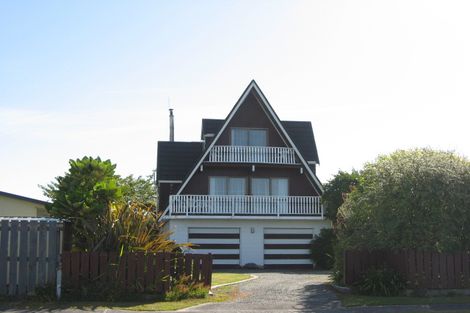 Photo of property in 4 Ngahue Crescent, Carters Beach, Westport, 7825