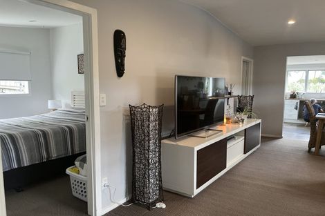 Photo of property in 13 Rata Road, Stanmore Bay, Whangaparaoa, 0932