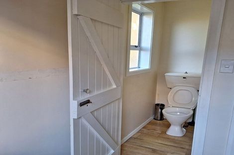 Photo of property in 18 Lyndfield Lane, Newlands, Wellington, 6037