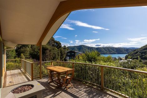 Photo of property in 21 Amelia Crescent, Waikawa, Picton, 7220