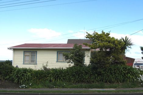 Photo of property in 79 Karaka Street, Castlecliff, Whanganui, 4501