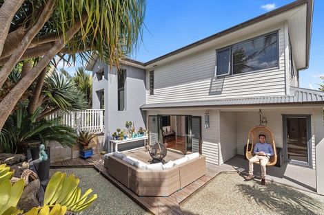 Photo of property in 21 Cliff Road, Torbay, Auckland, 0630