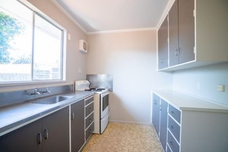 Photo of property in 12 Kowhai Avenue, Takaro, Palmerston North, 4410