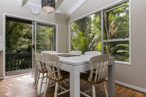 Photo of property in 16 Napuka Road, Henderson Valley, Auckland, 0612