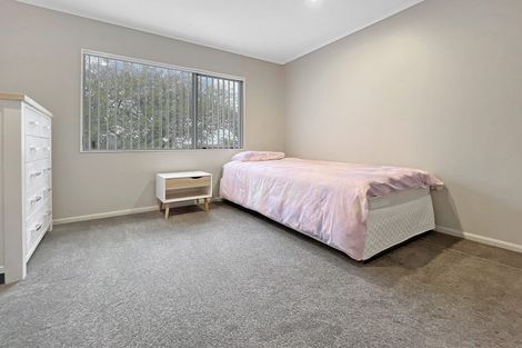 Photo of property in 8a Hauraki Crescent, Pinehill, Auckland, 0632