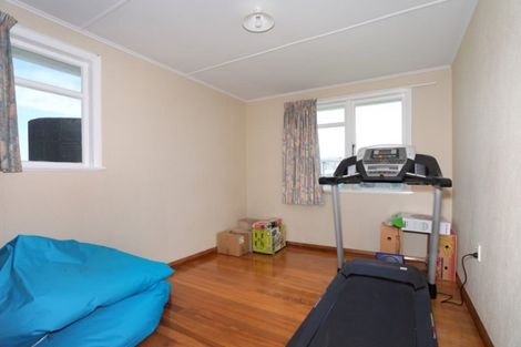 Photo of property in 23 Holland Crescent, Bulls, 4818