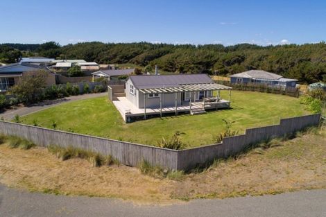 Photo of property in 5 Te Awe Awe Grove, Himatangi Beach, Foxton, 4891