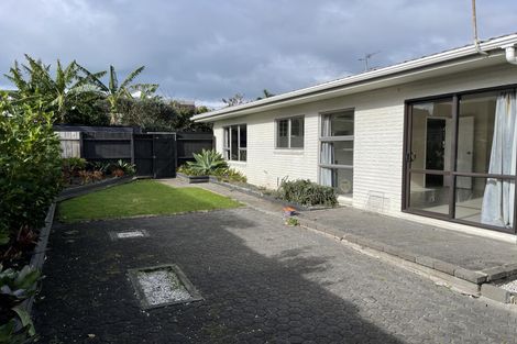 Photo of property in 2/12 Clovelly Road, Bucklands Beach, Auckland, 2012