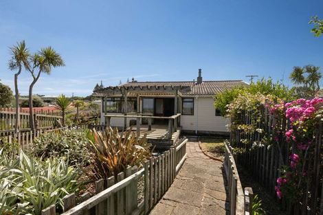 Photo of property in 69 Matai Street, Castlecliff, Whanganui, 4501
