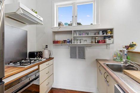 Photo of property in 34 Rua Street, Lyall Bay, Wellington, 6022