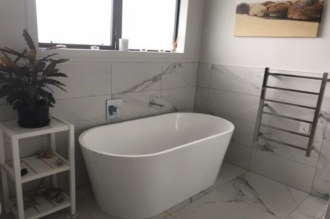 Photo of property in 6 Glenbank Road, Te Awanga, 4102