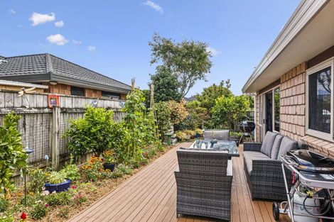 Photo of property in 35 Holcombe Drive, Paraparaumu, 5032