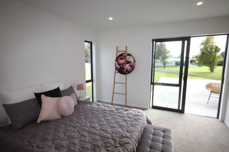 Photo of property in 14 Lynette Place, Mangere, Auckland, 2022