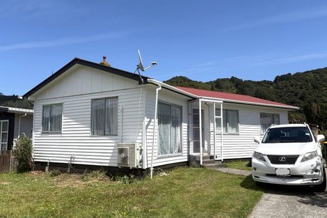 Photo of property in 257 Wellington Road, Wainuiomata, Lower Hutt, 5014