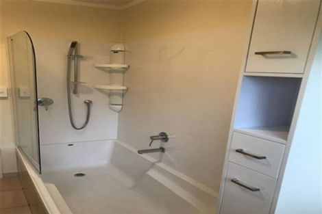 Photo of property in 8a Croydon Road, New Lynn, Auckland, 0600