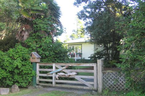 Photo of property in 105 Kauri Point Road, Laingholm, Auckland, 0604