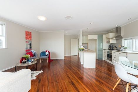 Photo of property in 10 Winifred Avenue, Bayview, Auckland, 0629