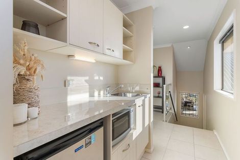 Photo of property in 5 Signal Hill Road, Mount Pleasant, Christchurch, 8081