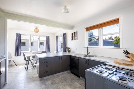 Photo of property in 131 Seaview Road, Westown, New Plymouth, 4310