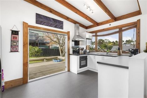 Photo of property in 2 Bowers Road, Glen Eden, Auckland, 0602