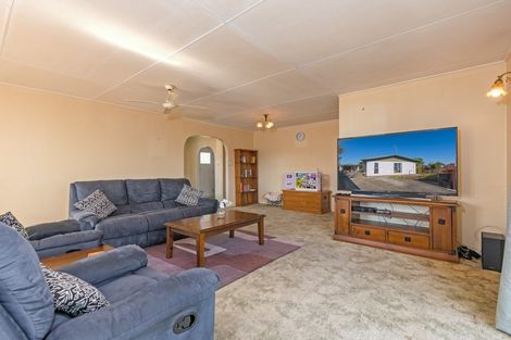 Photo of property in 38 Acacia Street, Kelvin Grove, Palmerston North, 4414