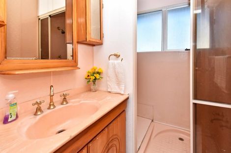 Photo of property in 10 Albertson Place, Manurewa, Auckland, 2102