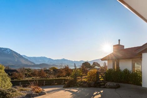 Photo of property in 16 Forest Heights, Wanaka, 9305