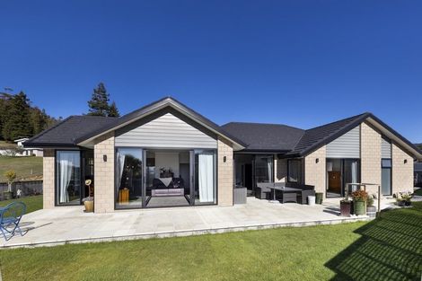 Photo of property in 10 Admiralty Place, Waikawa, Picton, 7220