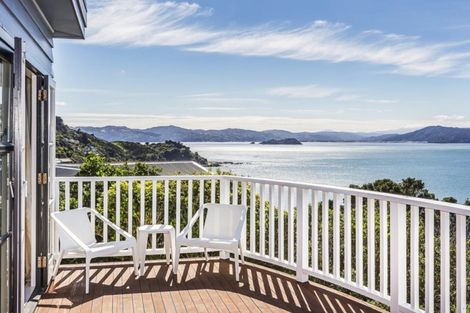 Photo of property in 22 Tai Paku Paku Road, Karaka Bays, Wellington, 6022
