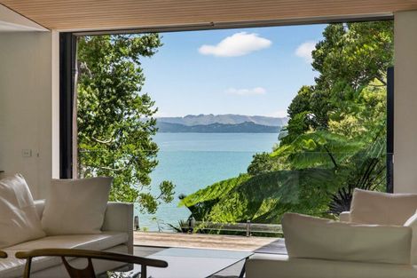 Photo of property in 34 Arapito Road, Titirangi, Auckland, 0604