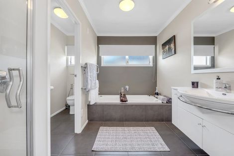 Photo of property in 3/58 Takutai Avenue, Half Moon Bay, Auckland, 2012