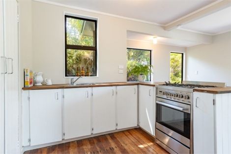 Photo of property in 49 Airlie Road, Plimmerton, Porirua, 5026