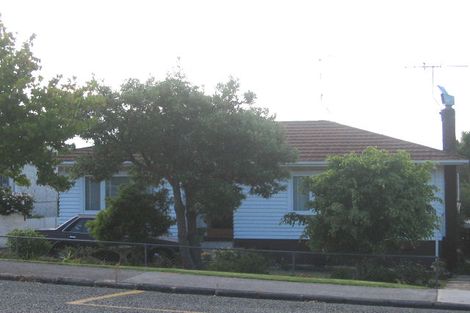 Photo of property in 1/84 College Road, Northcote, Auckland, 0627