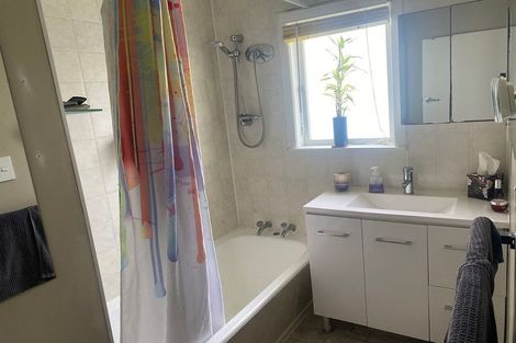 Photo of property in 1/35 Kaipatiki Road, Glenfield, Auckland, 0629