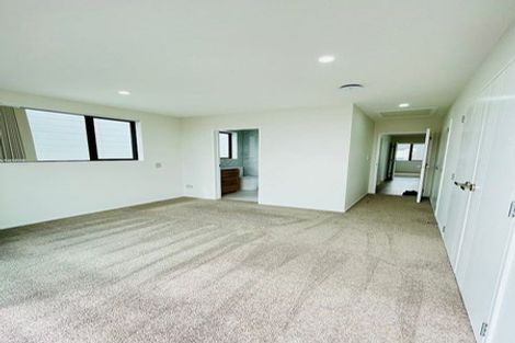 Photo of property in 28 Parahau Road, Papakura, 2110