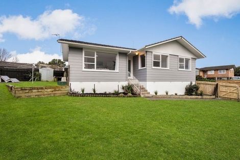 Photo of property in 10 Crampton Place, Manurewa, Auckland, 2102