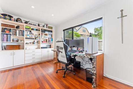 Photo of property in 10 Ballini Rise, West Harbour, Auckland, 0618