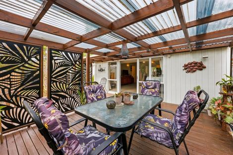 Photo of property in 100 Torkar Road, Clarks Beach, 2122