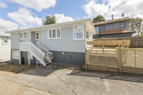 Photo of property in 1/862 East Coast Road, Northcross, Auckland, 0630