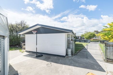 Photo of property in 36 Tararua Terrace, Cloverlea, Palmerston North, 4412