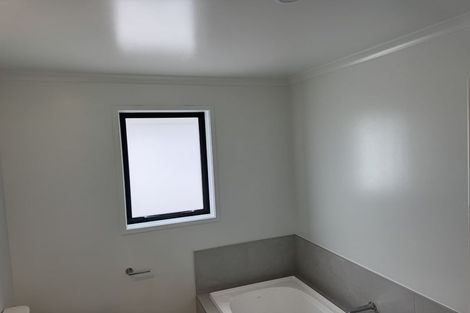 Photo of property in 39 Kaurinui Crescent, One Tree Point, 0118