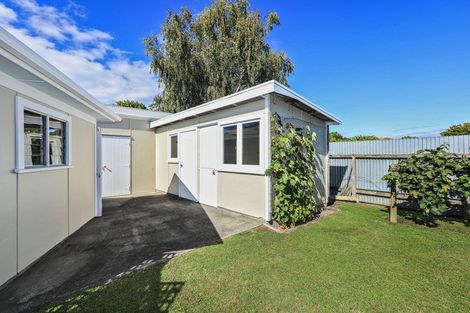 Photo of property in 437 Dalcross Street, Mayfair, Hastings, 4122