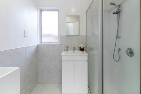 Photo of property in 3/16 Northall Road, New Lynn, Auckland, 0600