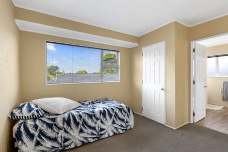 Photo of property in 6 Settlers Grove, Orewa, 0931