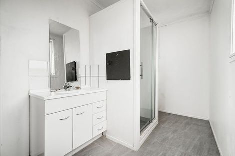 Photo of property in 141 Centreway Road, Orewa, 0931