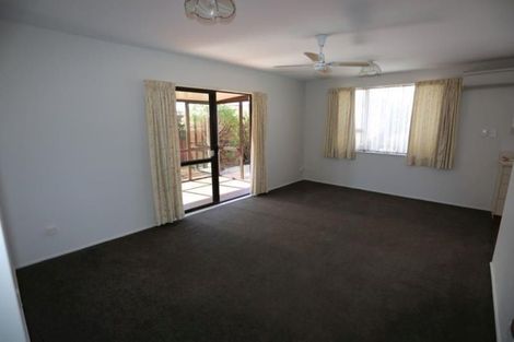 Photo of property in 8 Farm Lane, Parklands, Christchurch, 8083